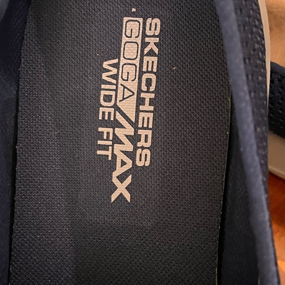 NWT Skechers Navy Slip-On Mens 12.5 Wide Fit Super Comfy GOGA Max Walking Vacay - Picture 6 of 8